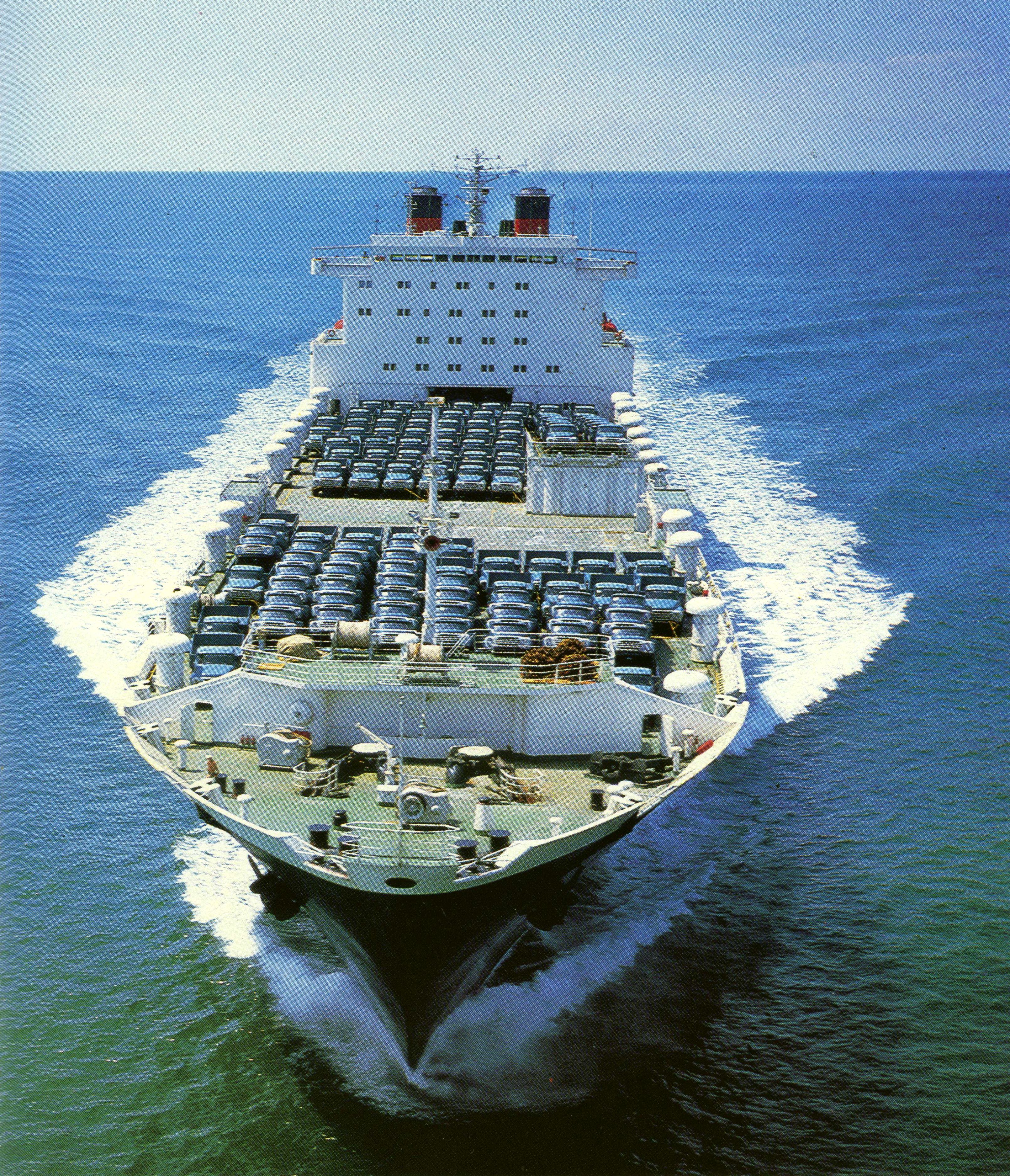 Большой грузовой парусник 4 буквы. Грузовой корабль. Ролкер корабль. Грузовое судно ролкер. Экспорт корабль.